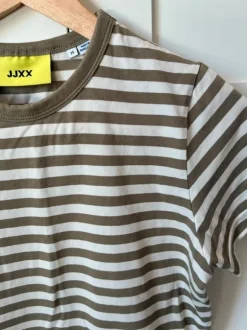T-shirt med striber
