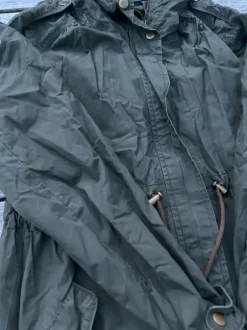 Tunn parkas gravid