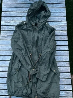 Tunn parkas gravid
