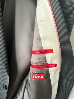 Turon harmaa miesten puku