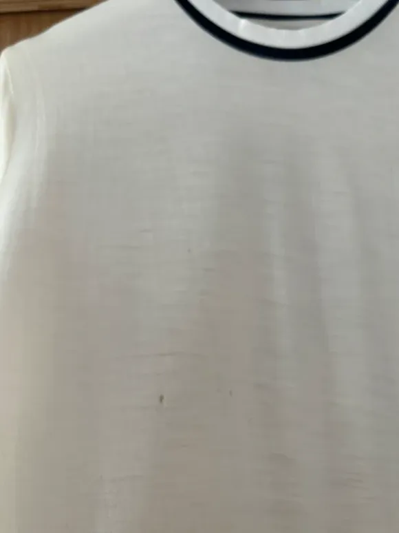 Tynd 100% uld bluse med kontrastkant