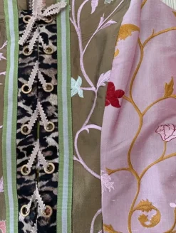 UNIKA I tyk SILKE. En fantastisk ny smuk corsage size 36-38 - kun lavet dette ene eksemplar!