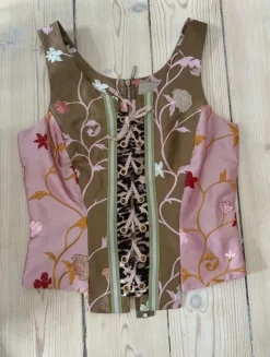 UNIKA I tyk SILKE. En fantastisk ny smuk corsage size 36-38 - kun lavet dette ene eksemplar!