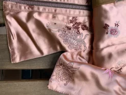 UNIKA I tyk SILKE. En fantastisk ny smuk corsage size 36-38 - kun lavet dette ene eksemplar!