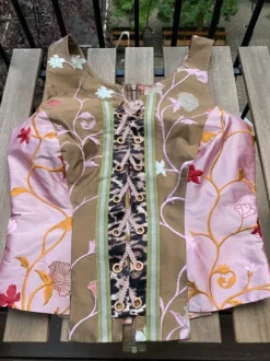 UNIKA I tyk SILKE. En fantastisk ny smuk corsage size 36-38 - kun lavet dette ene eksemplar!