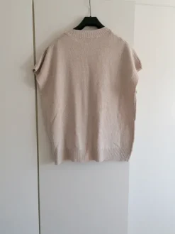 Vest i tynd strik