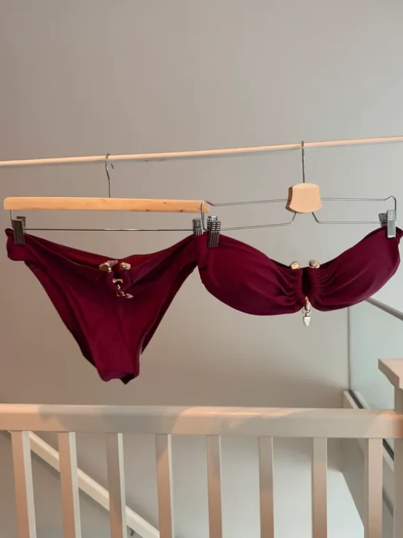 Vinröd bikini