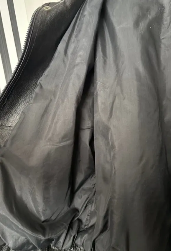 Vintage bikerjacka i kraftigt skinn