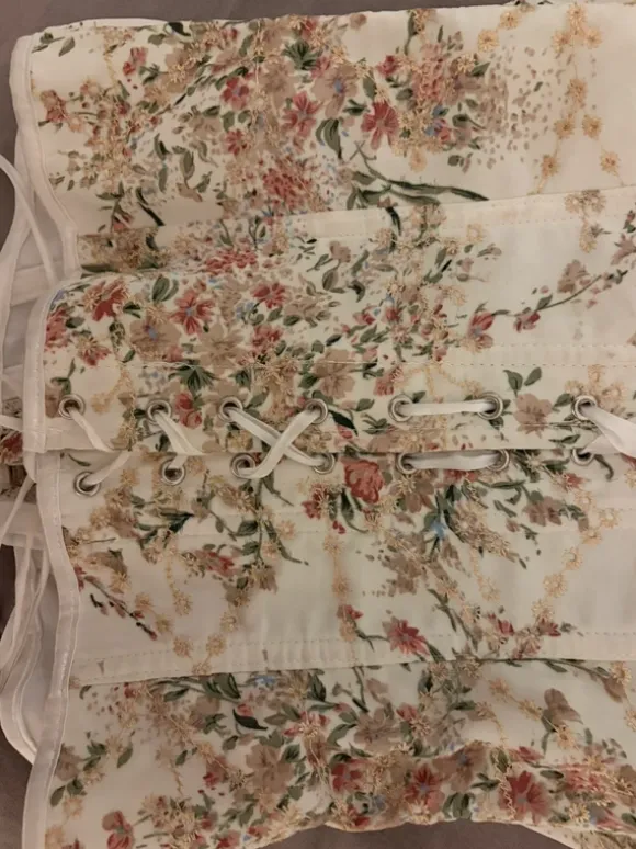 vintage white corset-flower&gold details