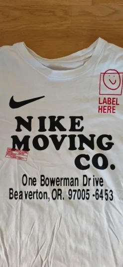 Vit Nike Moving Co. t-shirt