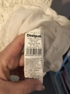 Vit spetsklänning Desigual