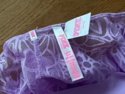 VS PINK trosor strl XS
