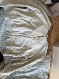 Weekday hoodie med lynlås