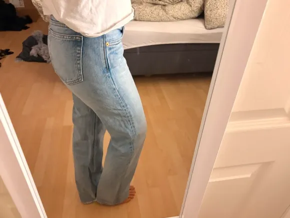 Weekday lyseblå jeans