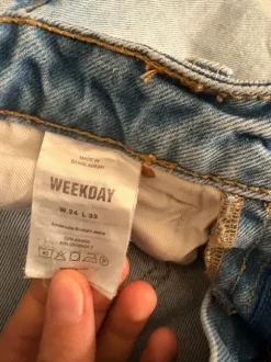 Weekday lyseblå jeans