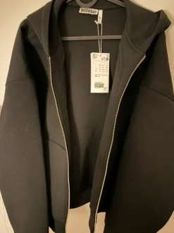 Weekday Scuba zip hoodie i svart – storlek XL 🖤