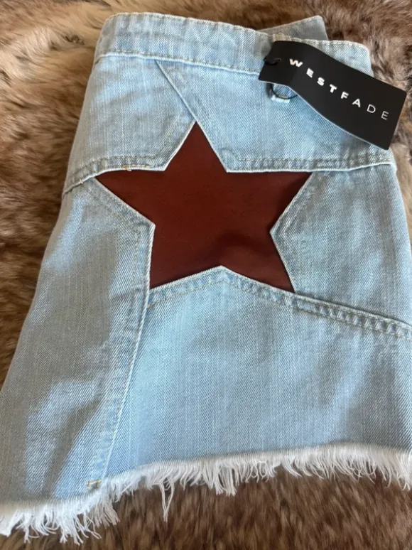Westfade denimshorts med stjerner. Boohoo style