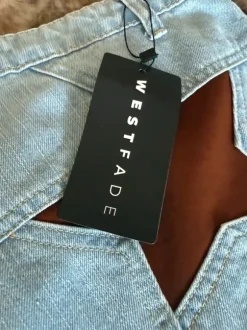 Westfade denimshorts med stjerner. Boohoo style