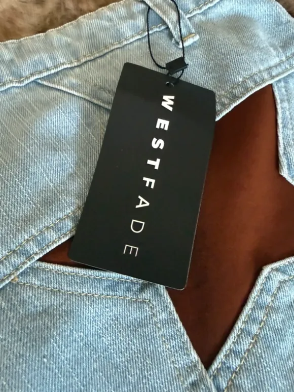 Westfade denimshorts med stjerner. Boohoo style