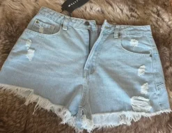 Westfade denimshorts med stjerner. Boohoo style