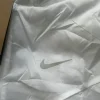 Wiatrówka Nike biała
