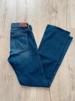 Wrangler Jeansy Dzwony W28 L32 Bootcut Vintage Flare Y2K Denim Trend 2026