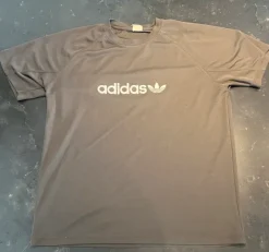 2x Adidas t-shirt