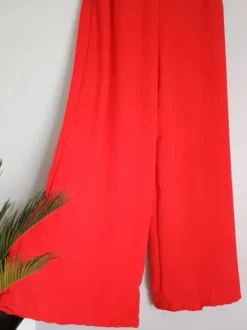 Yaris Moda kombinezon czerwony gorsetowy elastyczny bez rękawów szerokie nogawki pasek uniwersalny