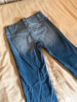 Y2k Low waisted bootcut/straight jeans with buttons