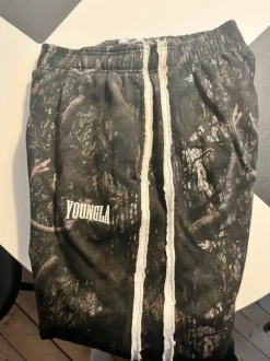 Young La Dark tree camo