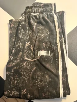 Young La Dark tree camo